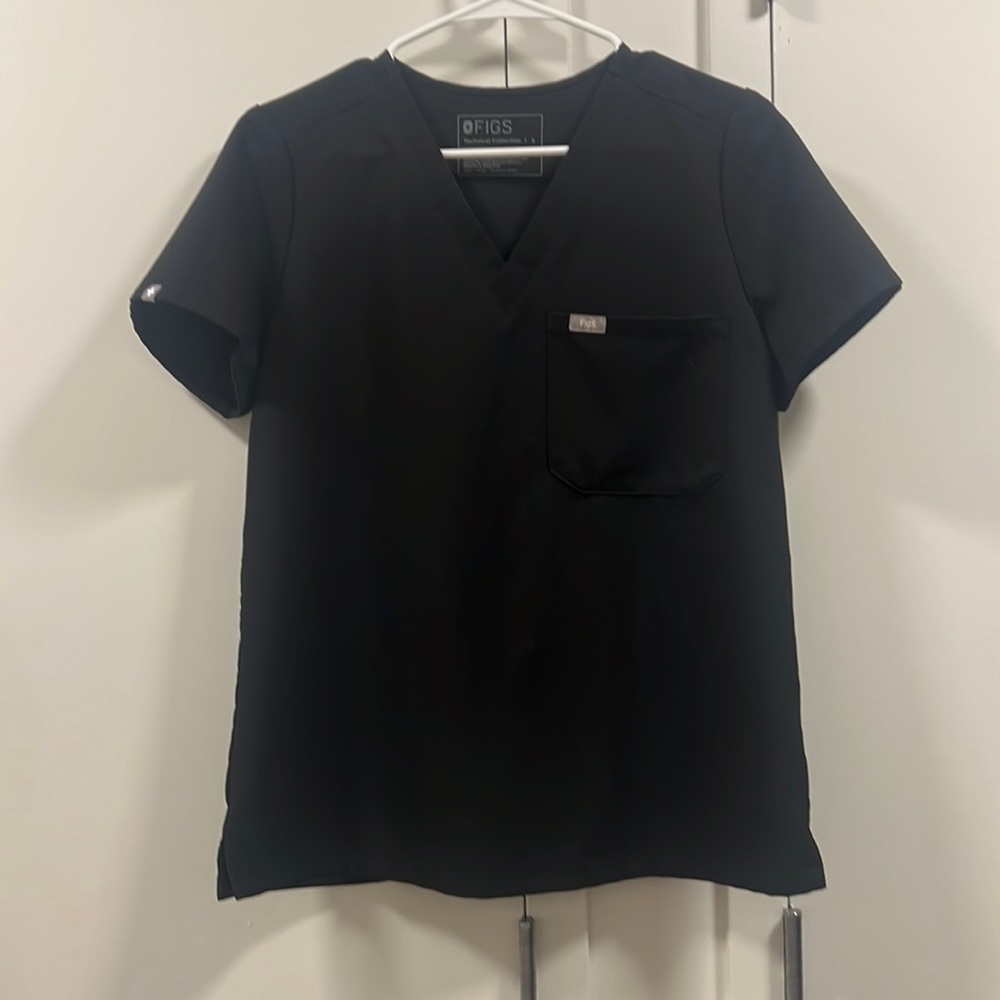 Catarina one pocket black figs scrub top